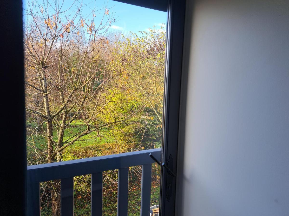 Au Chat Perche Espace Familial Mareil-sur-Mauldre Exterior photo
